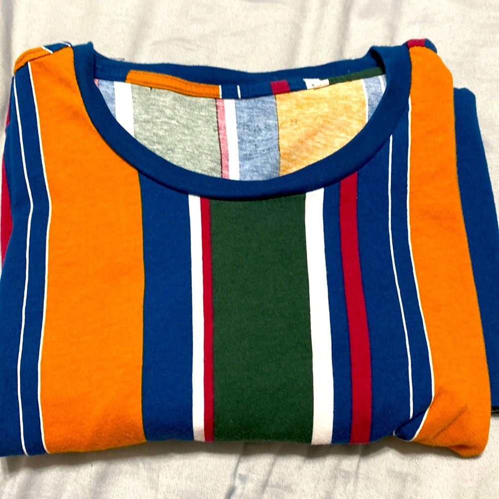 MULTI-COLOR STRIPED T-SHIRT